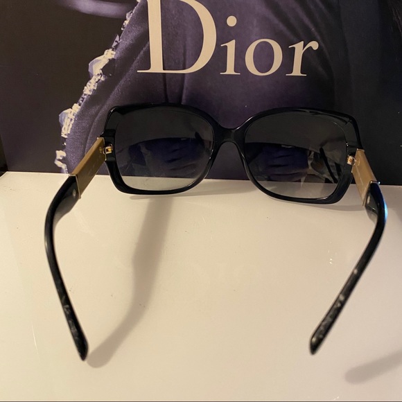 Burberry sunglasses style #  4160 3433/8G 58 17 135 3N - Picture 3 of 9